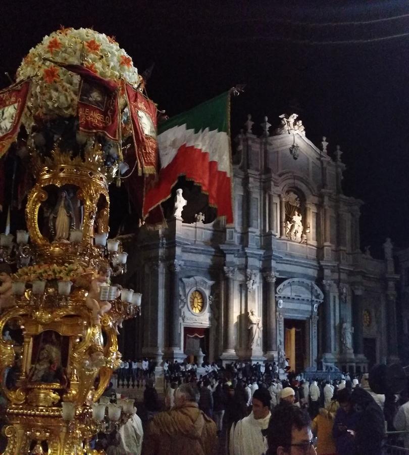 B&B Sicily Luxury คาตาเนีย ภายนอก รูปภาพ
